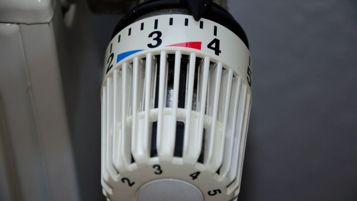 Thermostat heating radiator